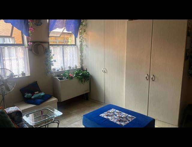 1 BEDROOM APARTMENT FOR SALE IN NEWLANDS